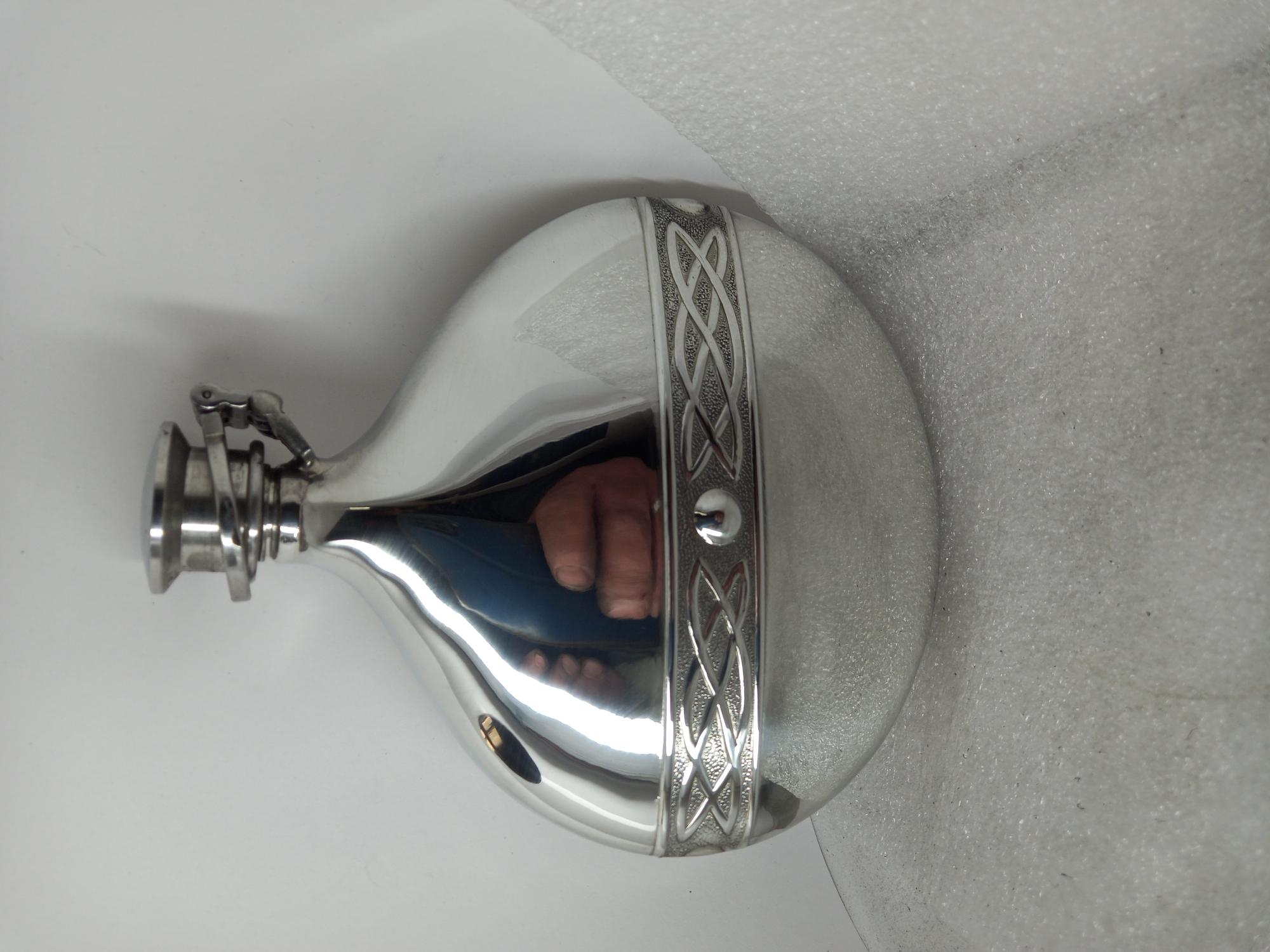 6oz F153 Sporran flask embossed Celtic band with Captive top (image for) 6oz F153 Sporran flask embossed Celtic band with Captive top