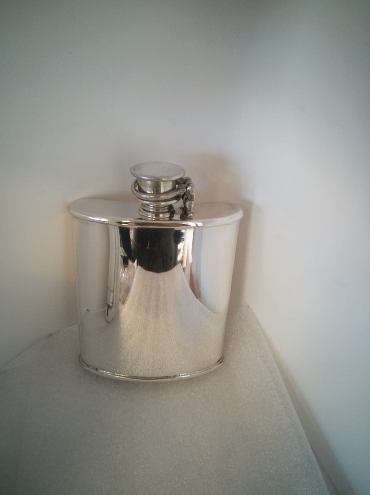 6oz Plain Kidney Shaped Pewter Hip Flask (F052) (image for) 6oz Plain Kidney Shaped Pewter Hip Flask (F052)